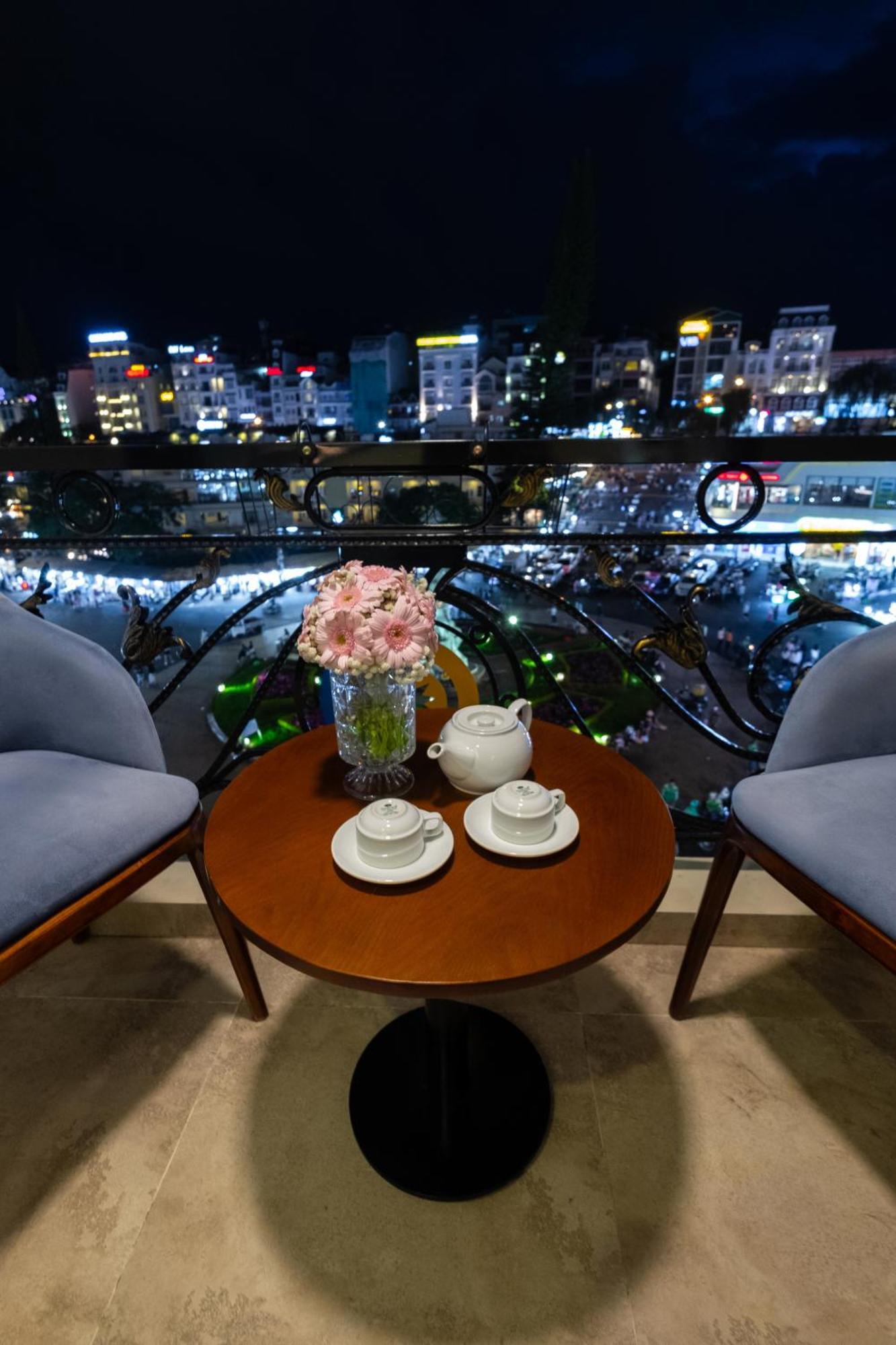 Sandals Flora Hotel ดาลัด ภายนอก รูปภาพ